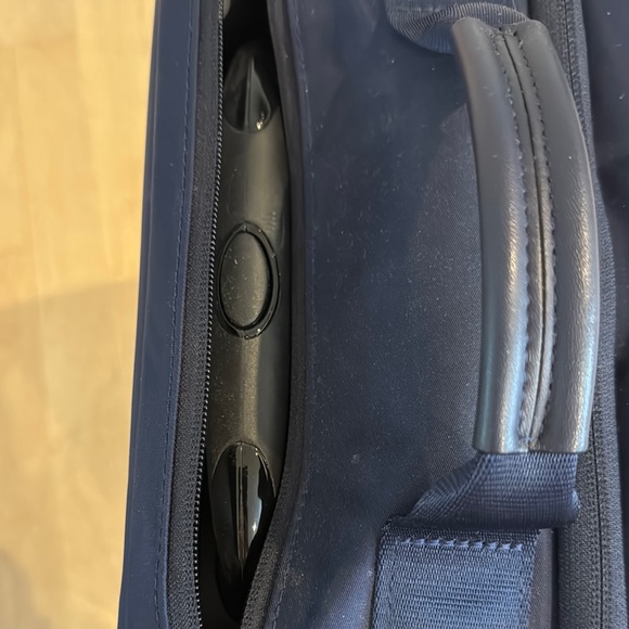 Tumi Blue Weekend Travel Bag Durable Sleek Collection - Picture 9 of 12